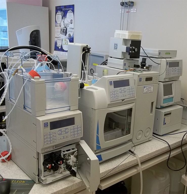 Chromatographe en phase liquide à haute performance (HPLC) (GP50)